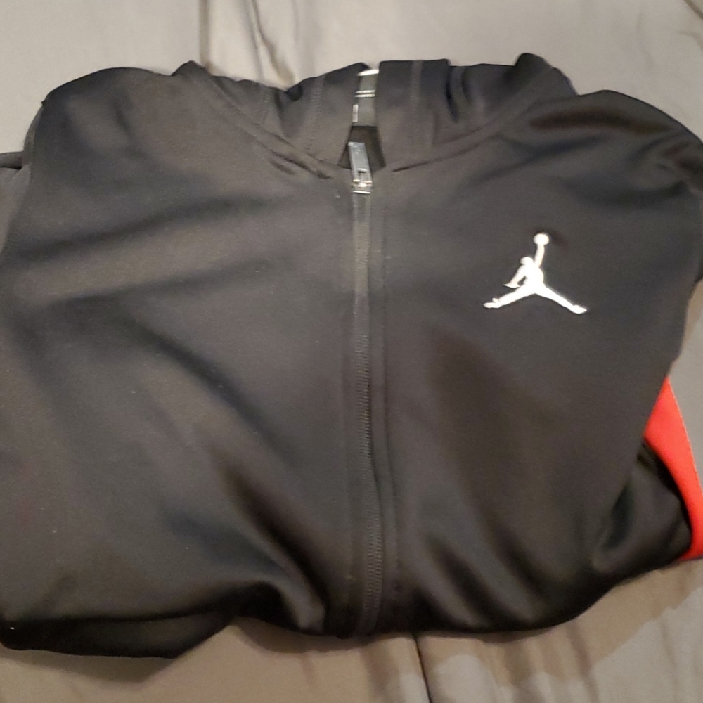 Jordan's light jacket with Hoodia therma fit